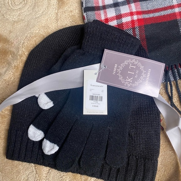 Francesca’s Scarf Beanie & Glove Gift Set Screen Compatible Christmas Gift - Picture 3 of 14